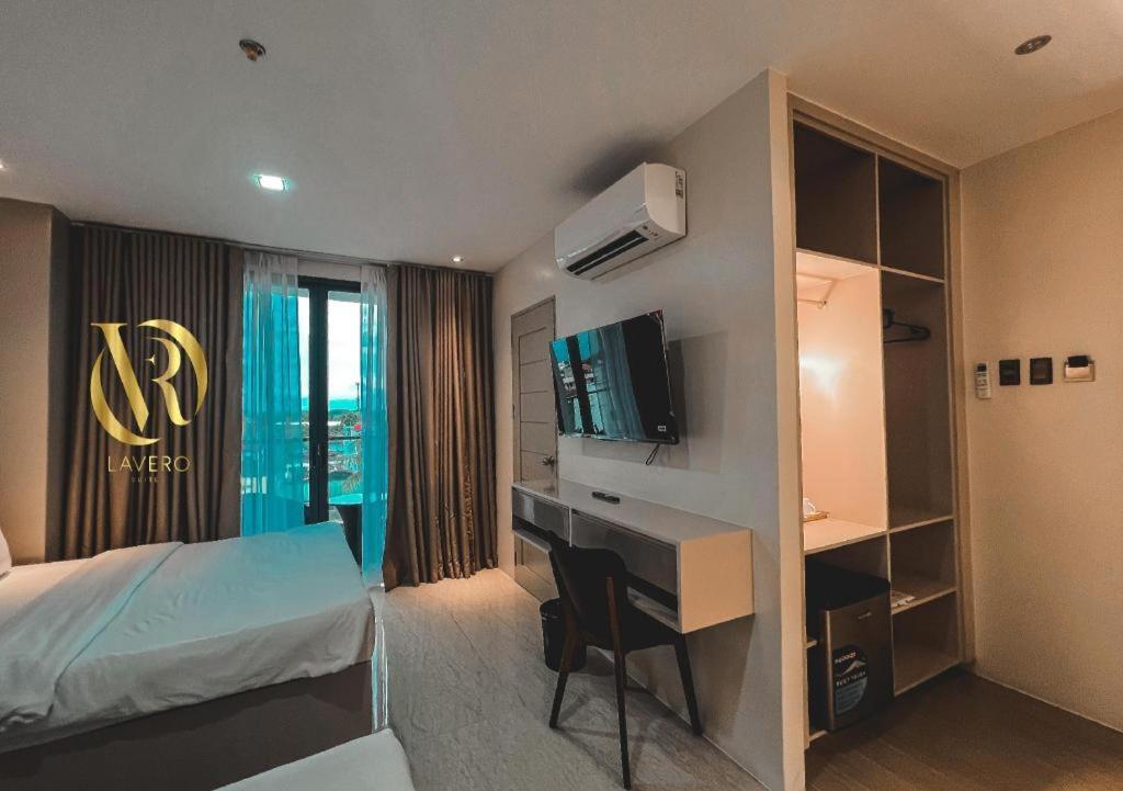 Lavero Suites Kalibo Esterno foto