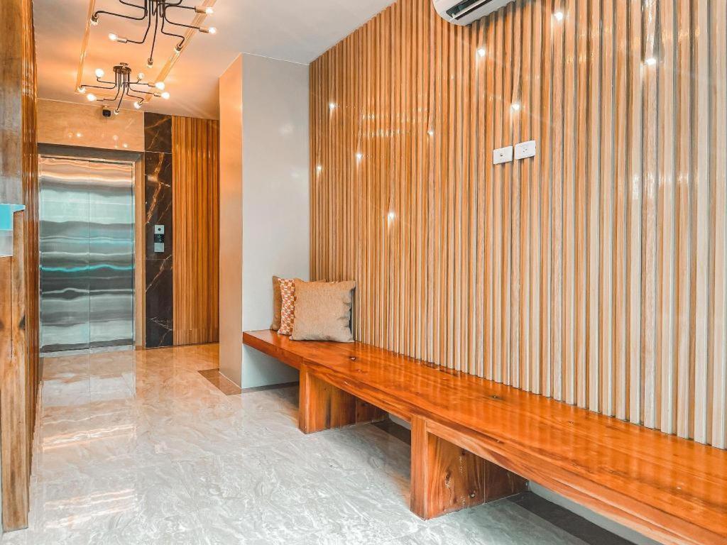 Lavero Suites Kalibo Esterno foto