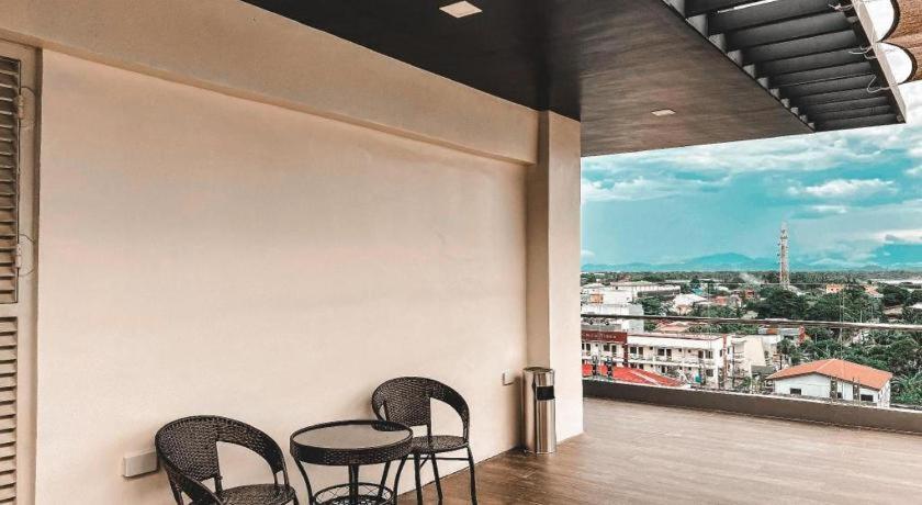 Lavero Suites Kalibo Esterno foto