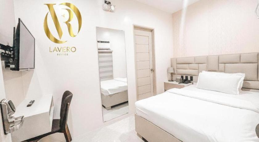 Lavero Suites Kalibo Esterno foto