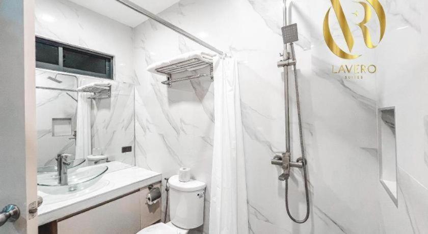 Lavero Suites Kalibo Esterno foto