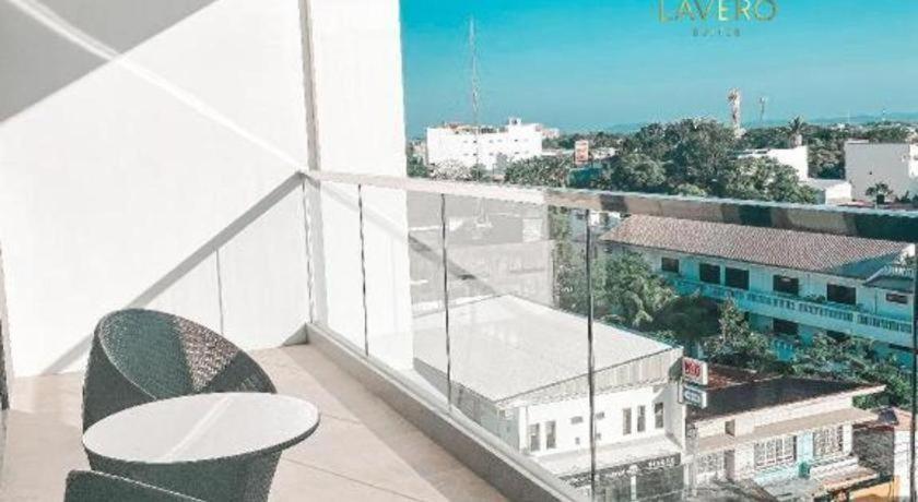 Lavero Suites Kalibo Esterno foto